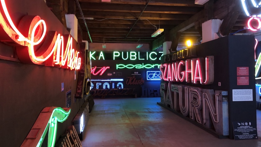 museo del neon varsavia