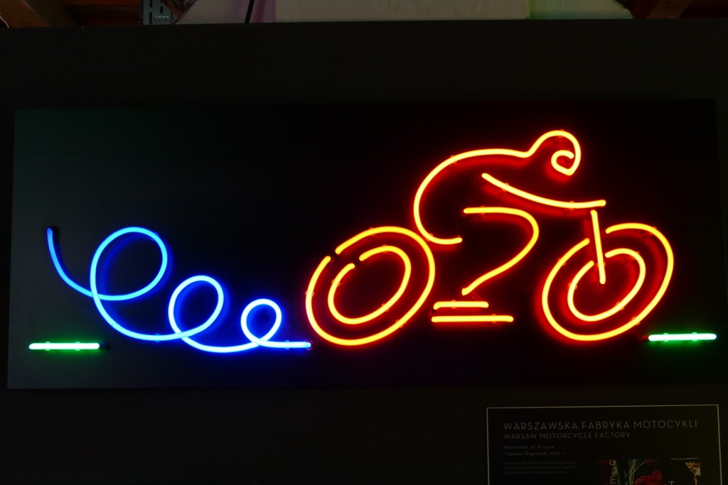 museo neon a varsavia