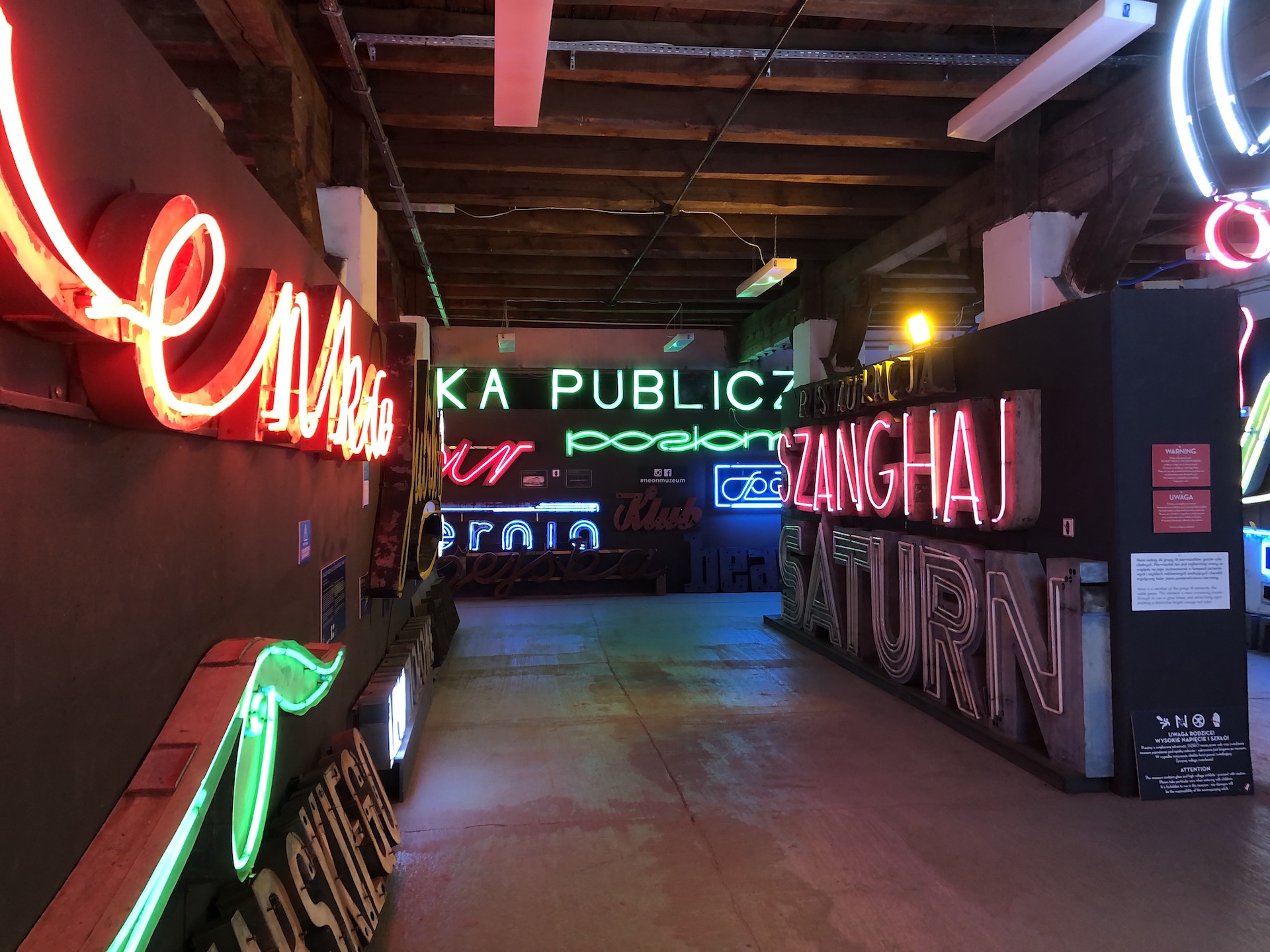 museo del neon varsavia